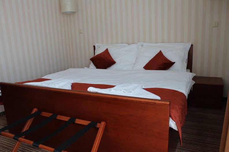Hotel Encian Rajecké Teplice Extérieur photo